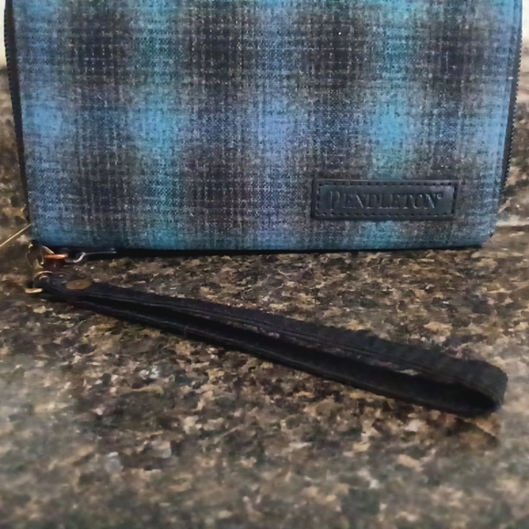 Pendelton Black Blue Plaid Wool Zip Around Clutch Wristlet Wallet-7 1/4x4.5 - Picture 2 of 7